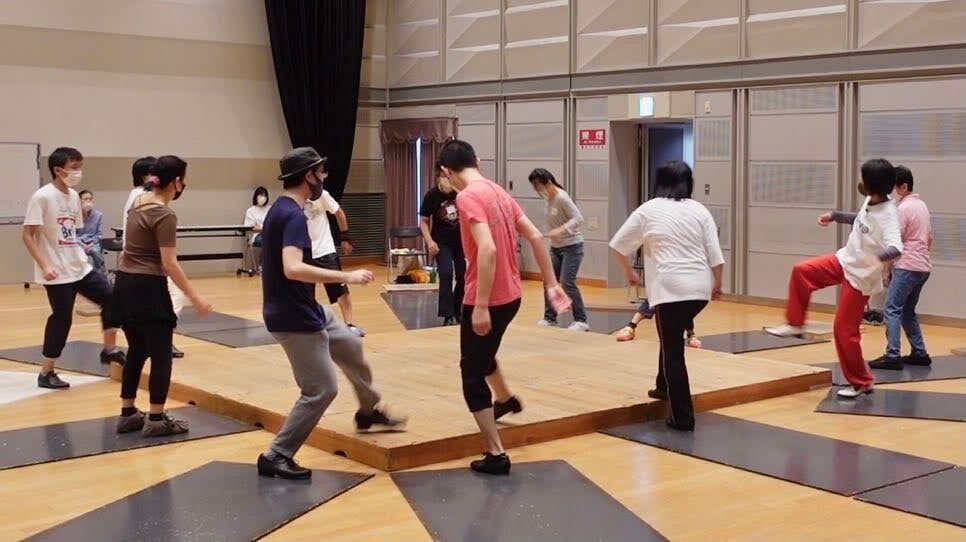 「あしおとの輪」タップダンスワークショップの様子