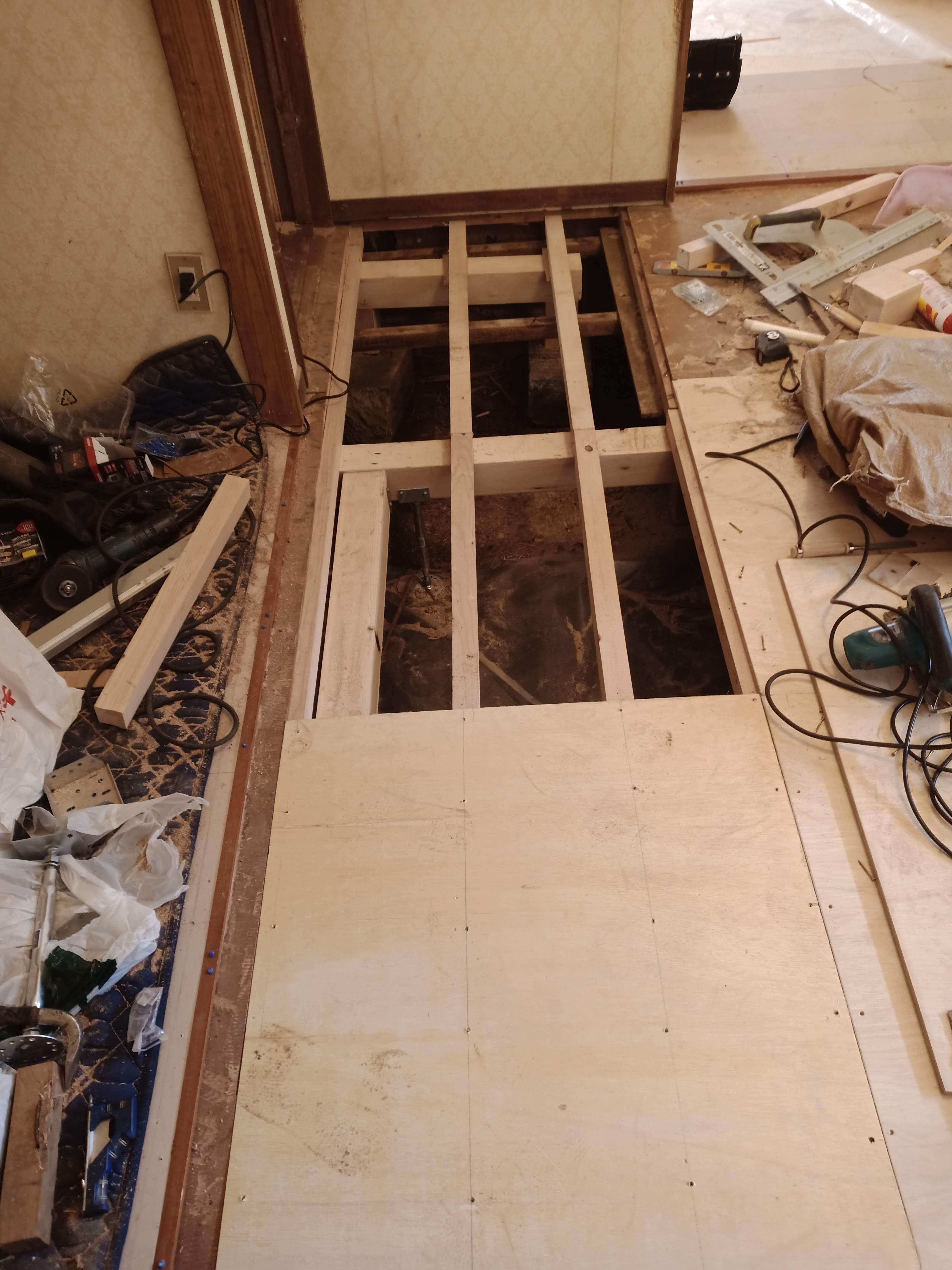 床フローリング張り工事