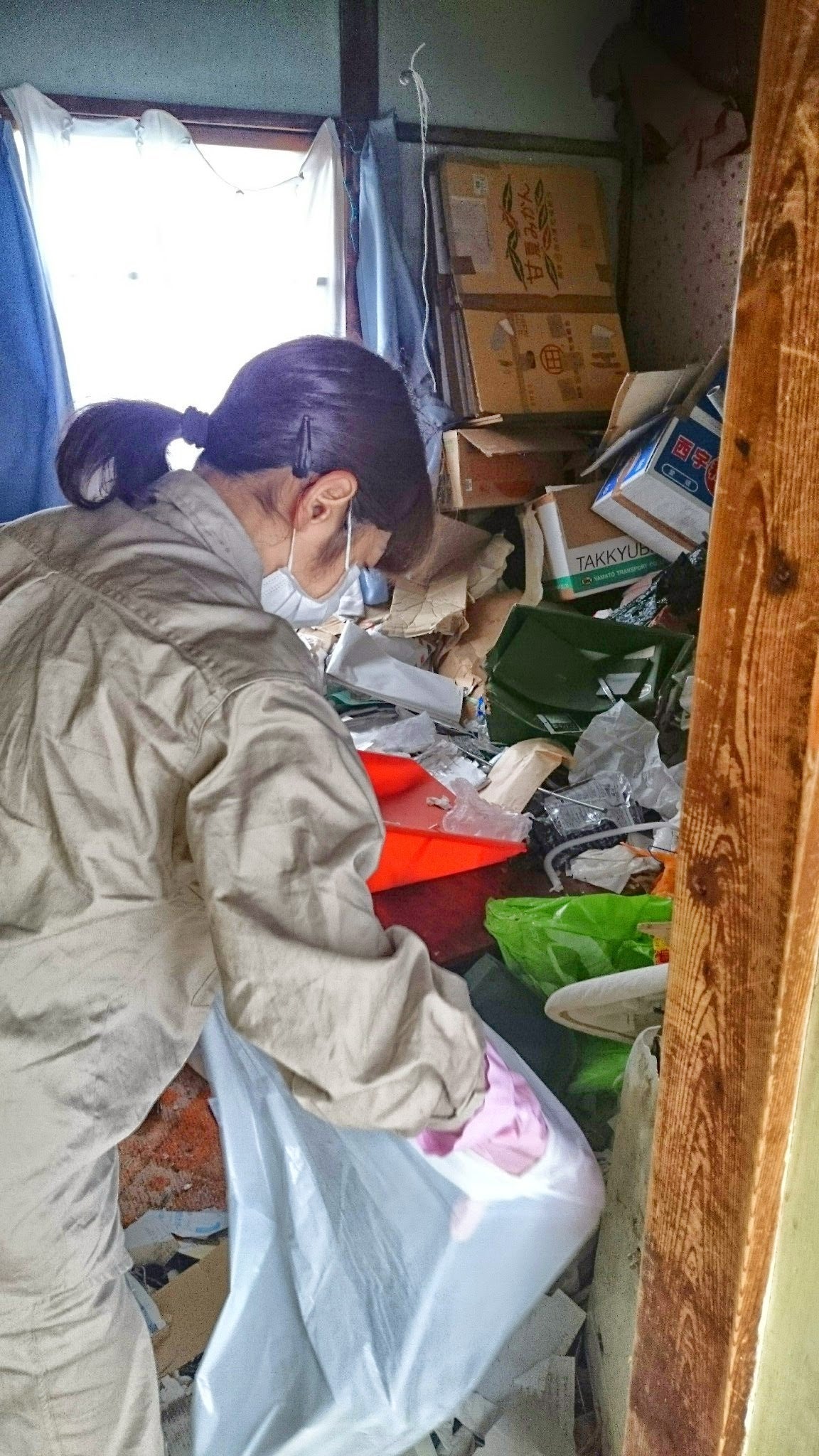 ゴミアパート清掃中