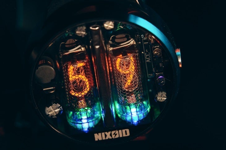 幻想的かつレトロな雰囲気を醸し出すニキシー管腕時計｜NIXOID NEXT