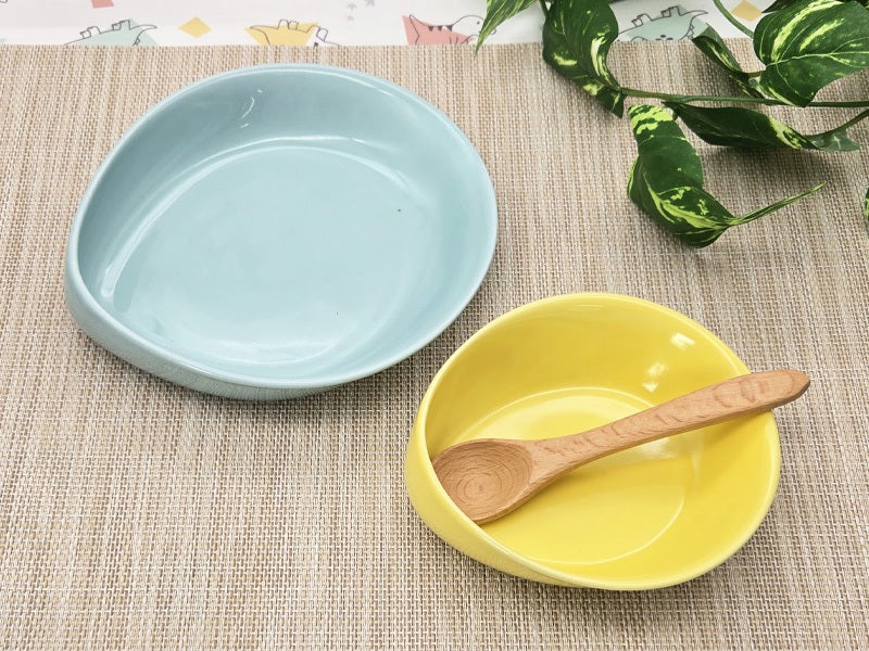 子どもたちのために、食べやすくて割れにくい食器を有田焼の強化磁器で
