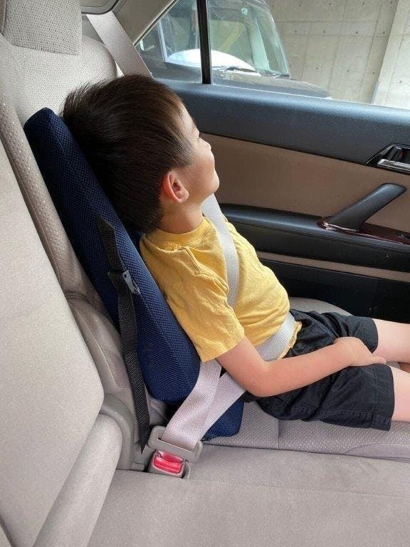 チャイルドシート卒業後に 子供が適したシートベルト位置でお昼寝しやすいクッション Campfire キャンプファイヤー チャイルドシート卒業後に 子供が適したシートベルト位置でお昼寝しやすいクッション Campfire キャンプファイヤー