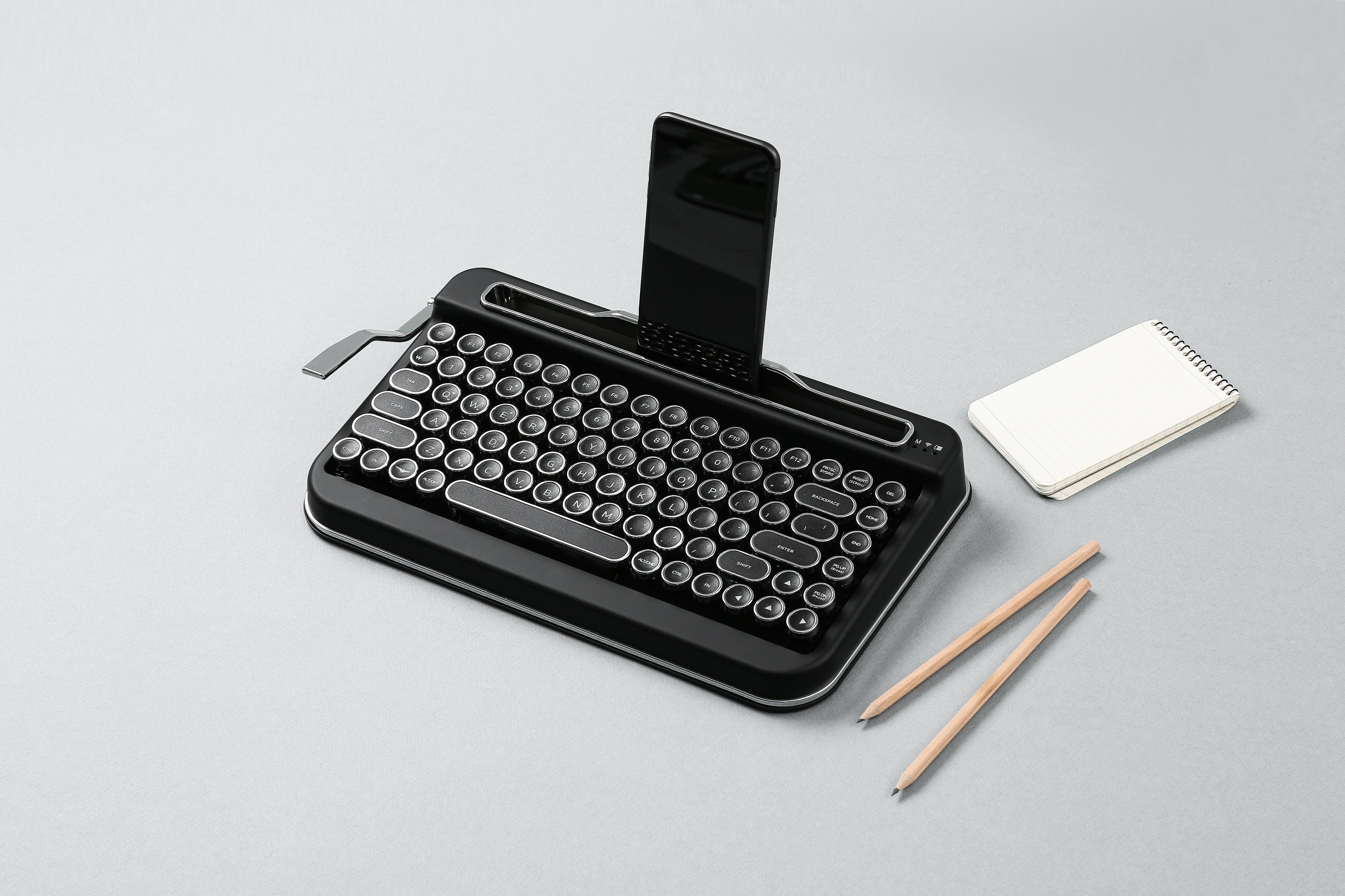 まるで現代のタイプライター？！デザインだけでなく機能性にも拘った