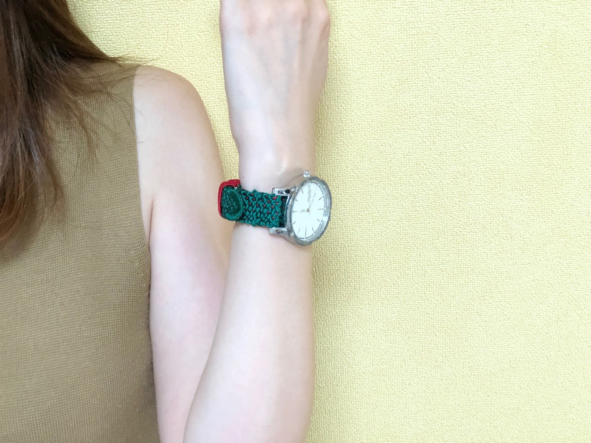 その腕時計は刃物から生まれる。ダマスカス鋼を使用した世界で一つだけ