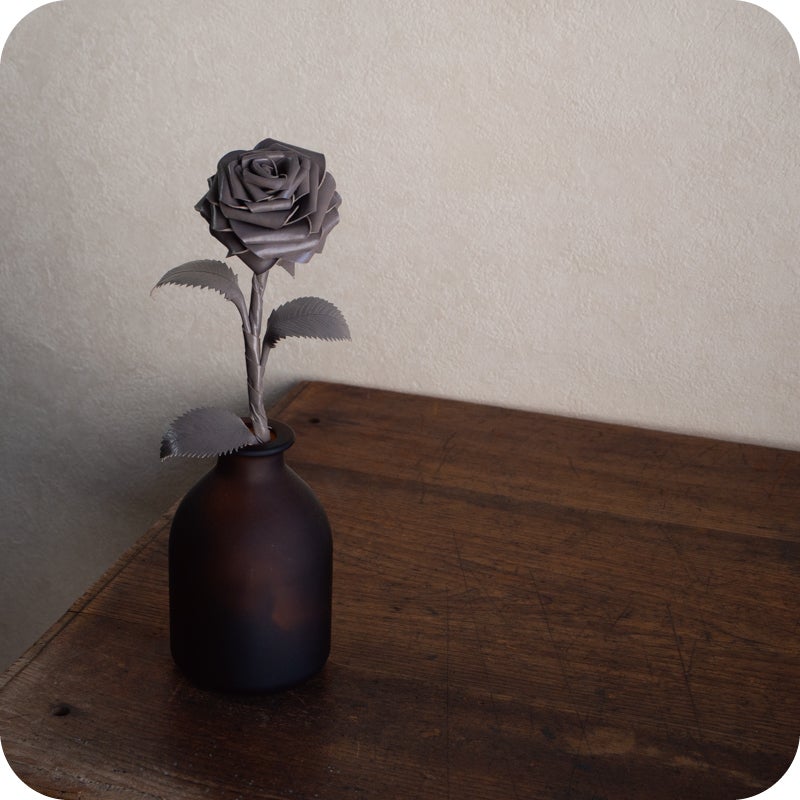 革の芸術。革職人の技術が光る唯一無二の”レザーローズ” - CAMPFIRE