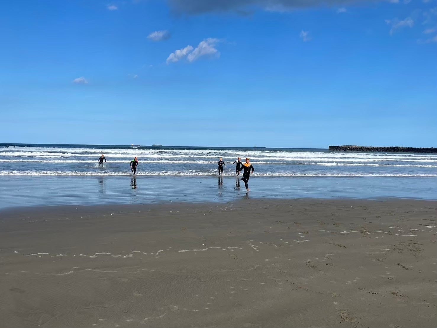 12月でも海での体力練は欠かさない!!