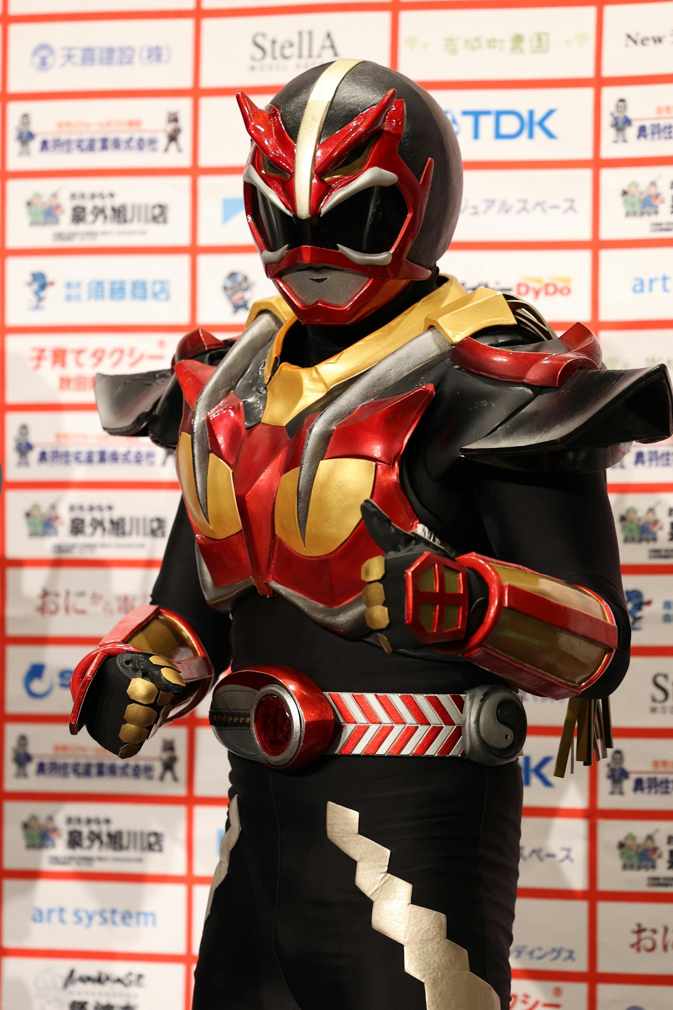 秋田発のご当地ヒーロー「超神ネイガー」20周年スペシャルショー
