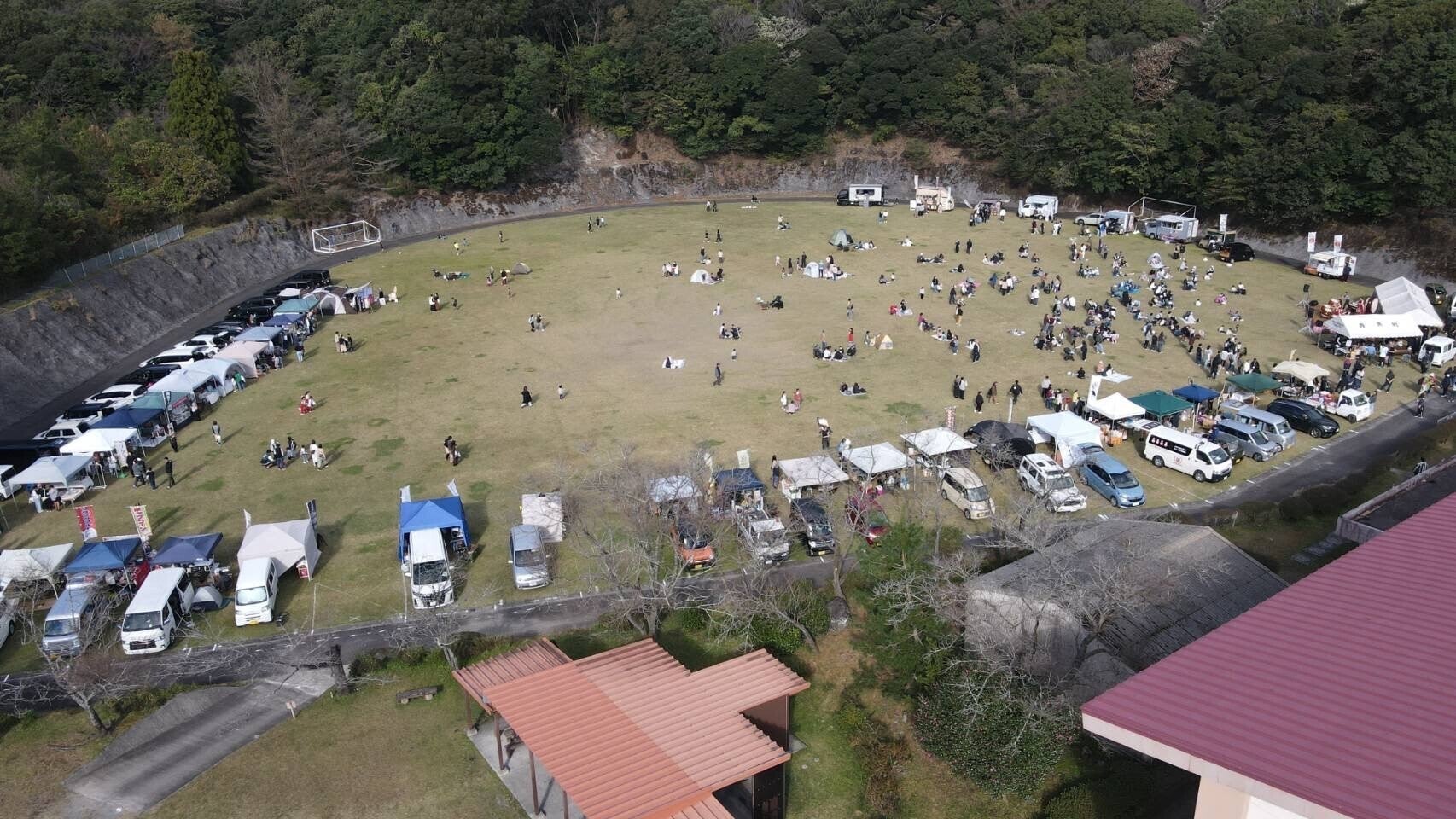 昨年の第1回目霧島緑の村マルシェ(お客様提供 ドローン写真)