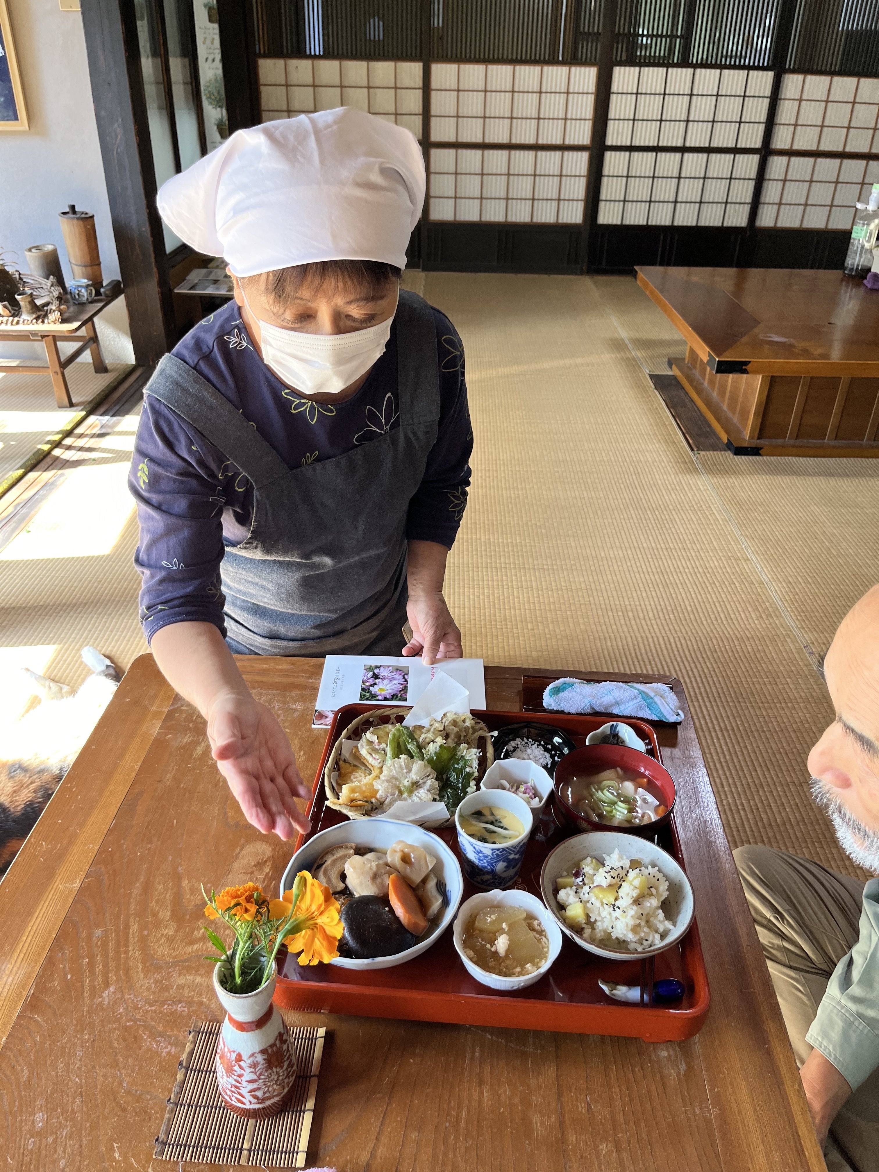 新潟県の名家の分家より　古銅　ほてい様 山里の三人のお母さん達の古民家レストラン。改修工事で快適な場所に