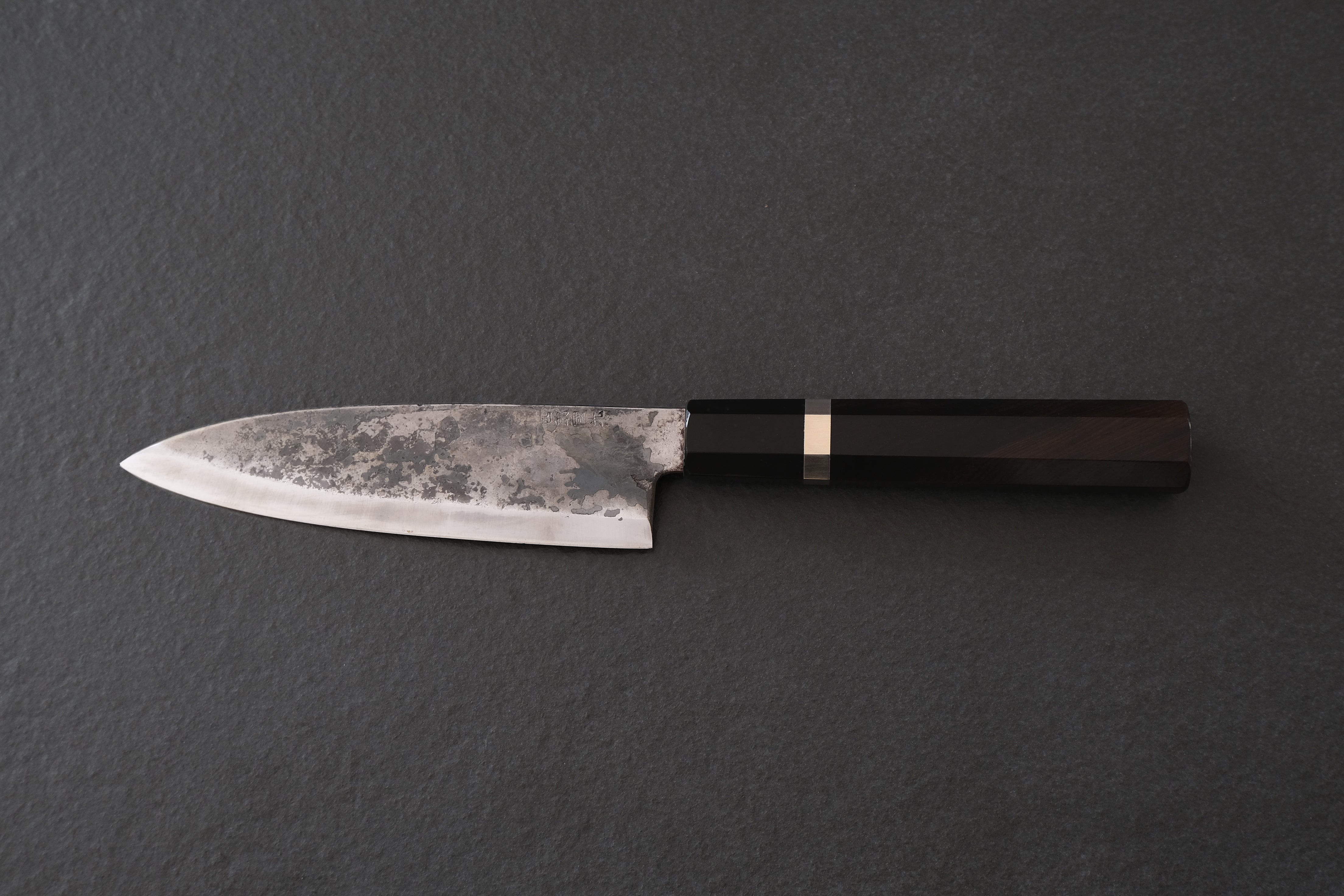 刀鍛冶が作った包丁 鍛造黒打包丁「KUROUCHI kokutan」 - CAMPFIRE