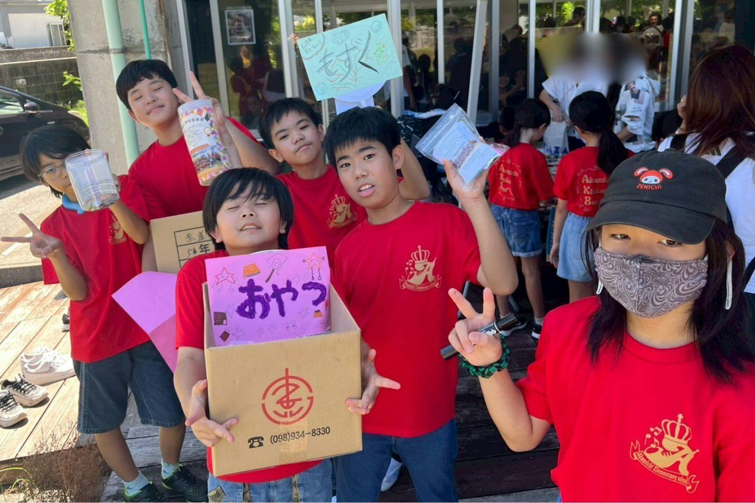 男の子のグループはお菓子の販売♪