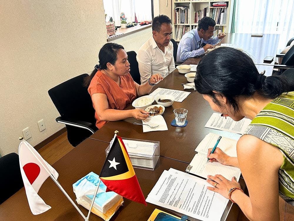 C:\Users\user\NAOKO 2024～\tetun 会話帳\クラファン関係\東ティモール料理 レトルト開発\大使館試食会写真\1000\大使館試食会写真　編集 (3).jpg