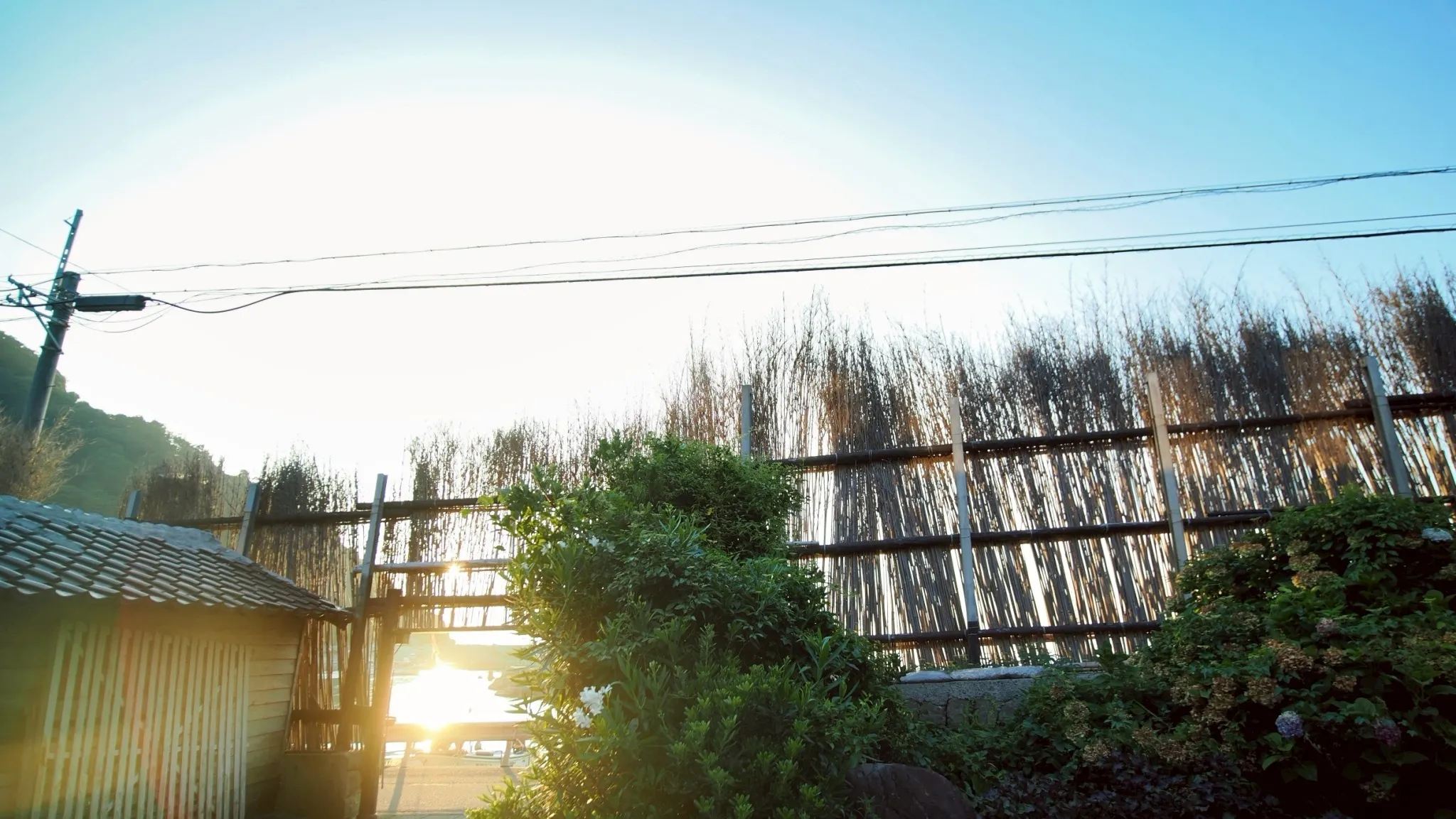 間垣の家側から見た夕日