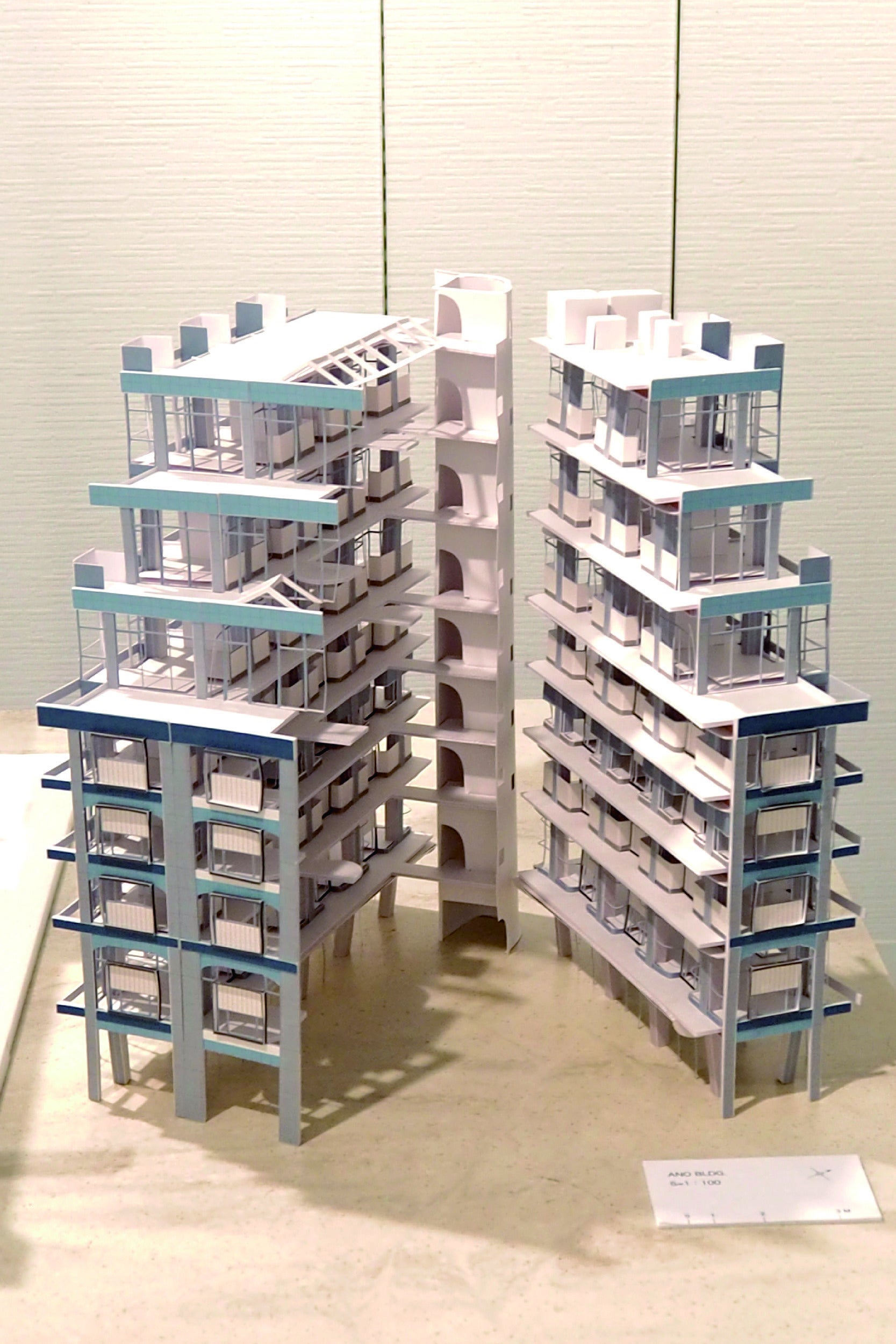 アノビルのこと」建築展の書籍化プロジェクト／建築学生2人による展示