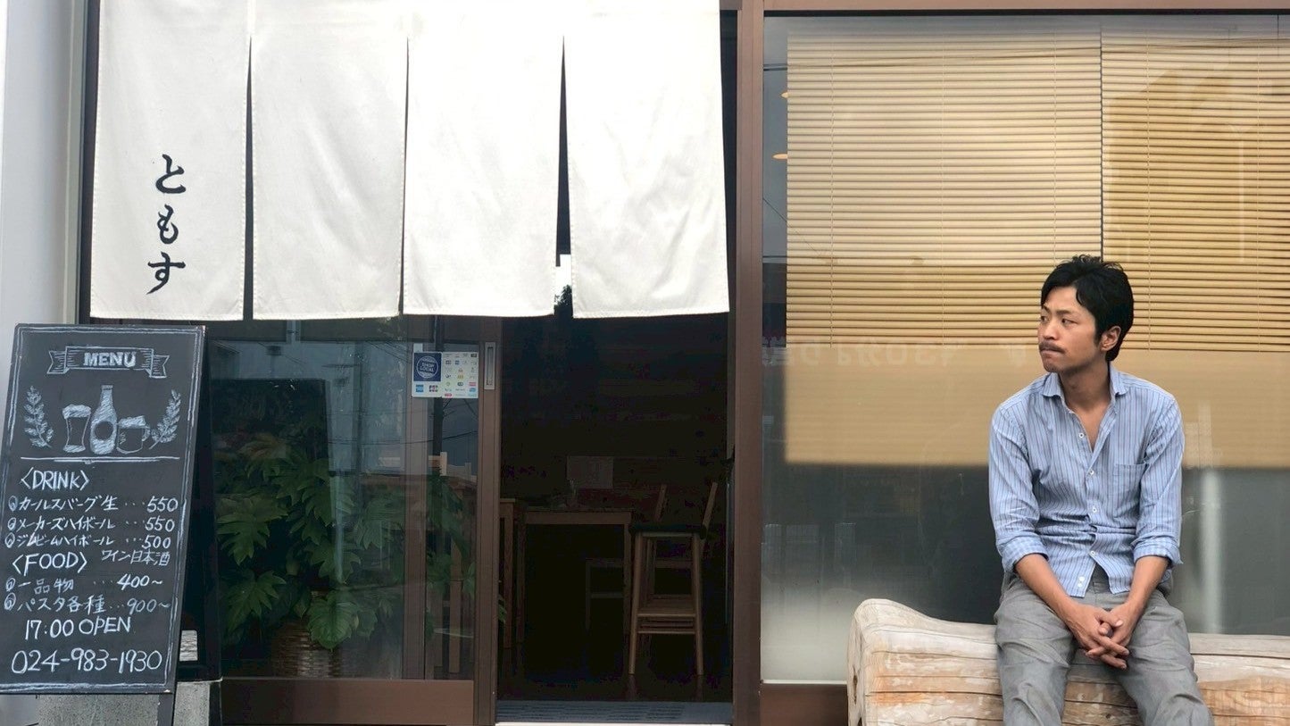 飲食店ともすの入口