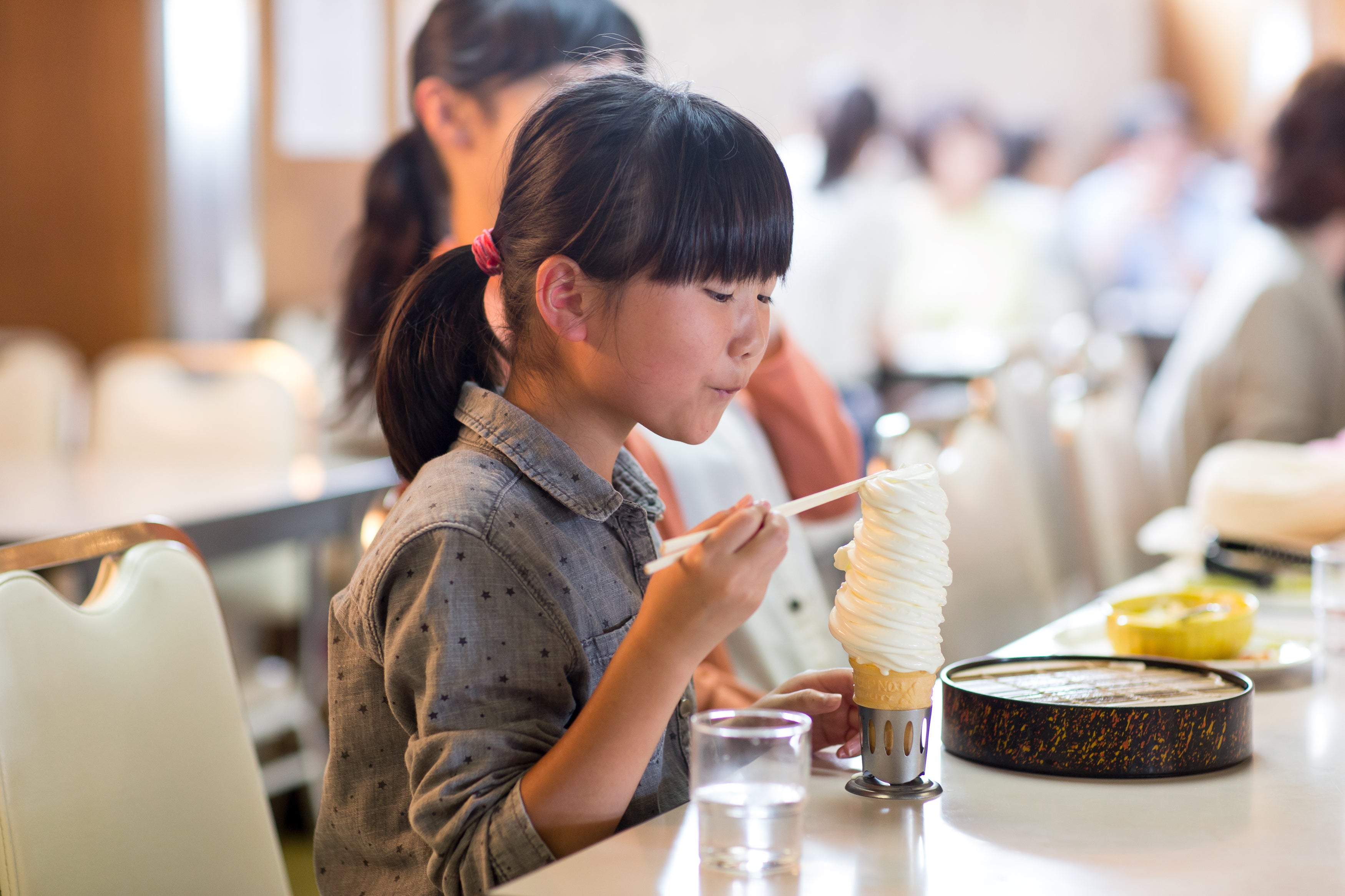 マルカンビル大食堂の「レトロな箸立て」が存続危機！完全復刻して