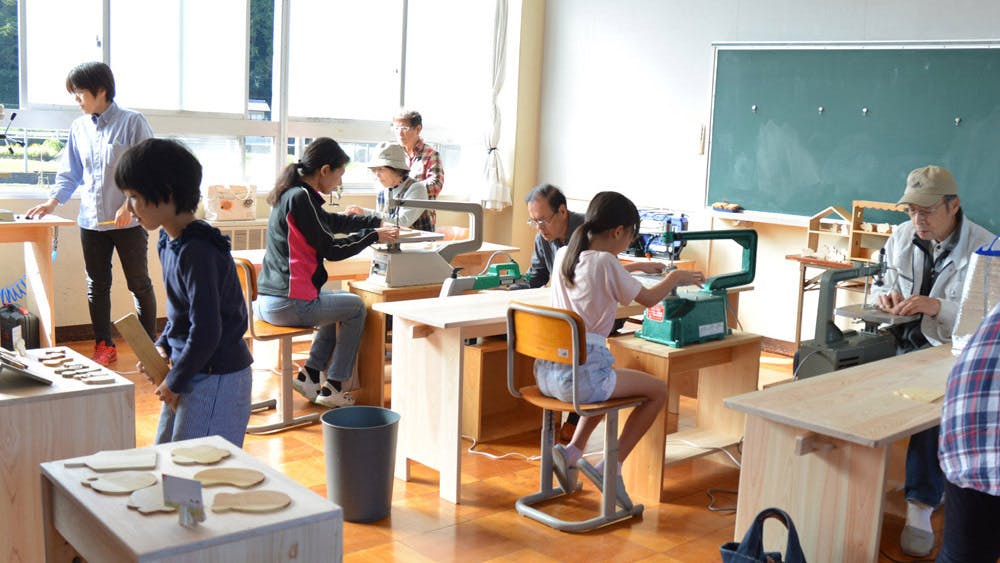 木のおもちゃ作りを体験できる 木のおもちゃ学校 をつくる Campfire キャンプファイヤー 木のおもちゃ作りを体験できる 木のおもちゃ学校 をつくる Campfire キャンプファイヤー