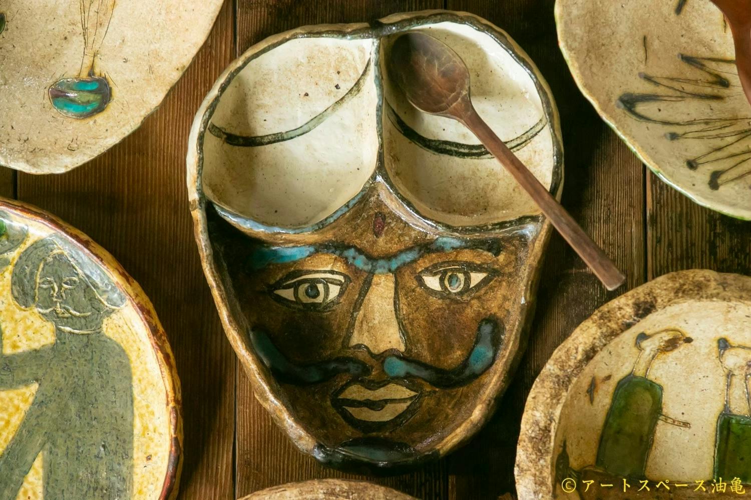 作り手との共同製作による「油亀独自の作品」