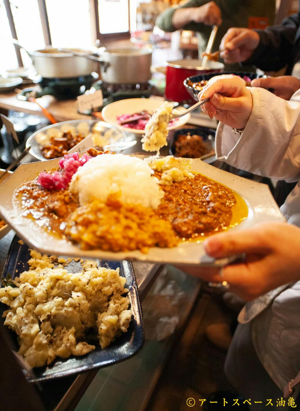 うつわと食。生産者や料理人のみなさまを招いて開くワークショップやイベントは五感を刺激します。