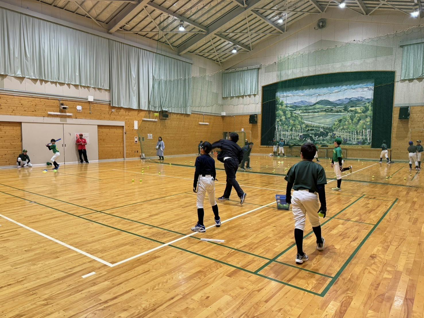 このように体育館を借りています