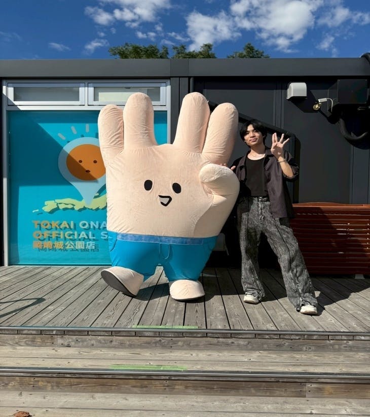 ベンチ, 座る, テーブル, 探す が含まれている画像AI 生成コンテンツは誤りを含む可能性があります。