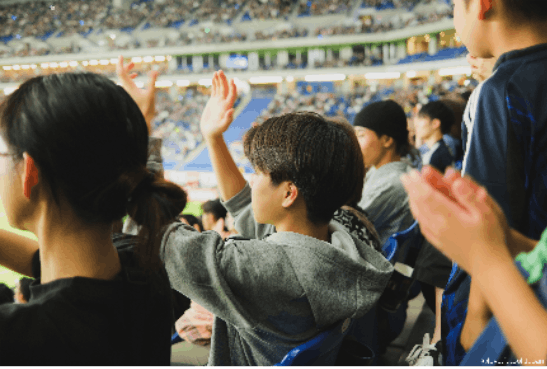 人, 少年, 子供, 若い が含まれている画像 AI 生成コンテンツは誤りを含む可能性があります。