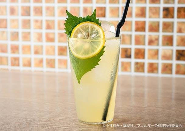 カップ, テーブル, 座る, 食品 が含まれている画像AI 生成コンテンツは誤りを含む可能性があります。