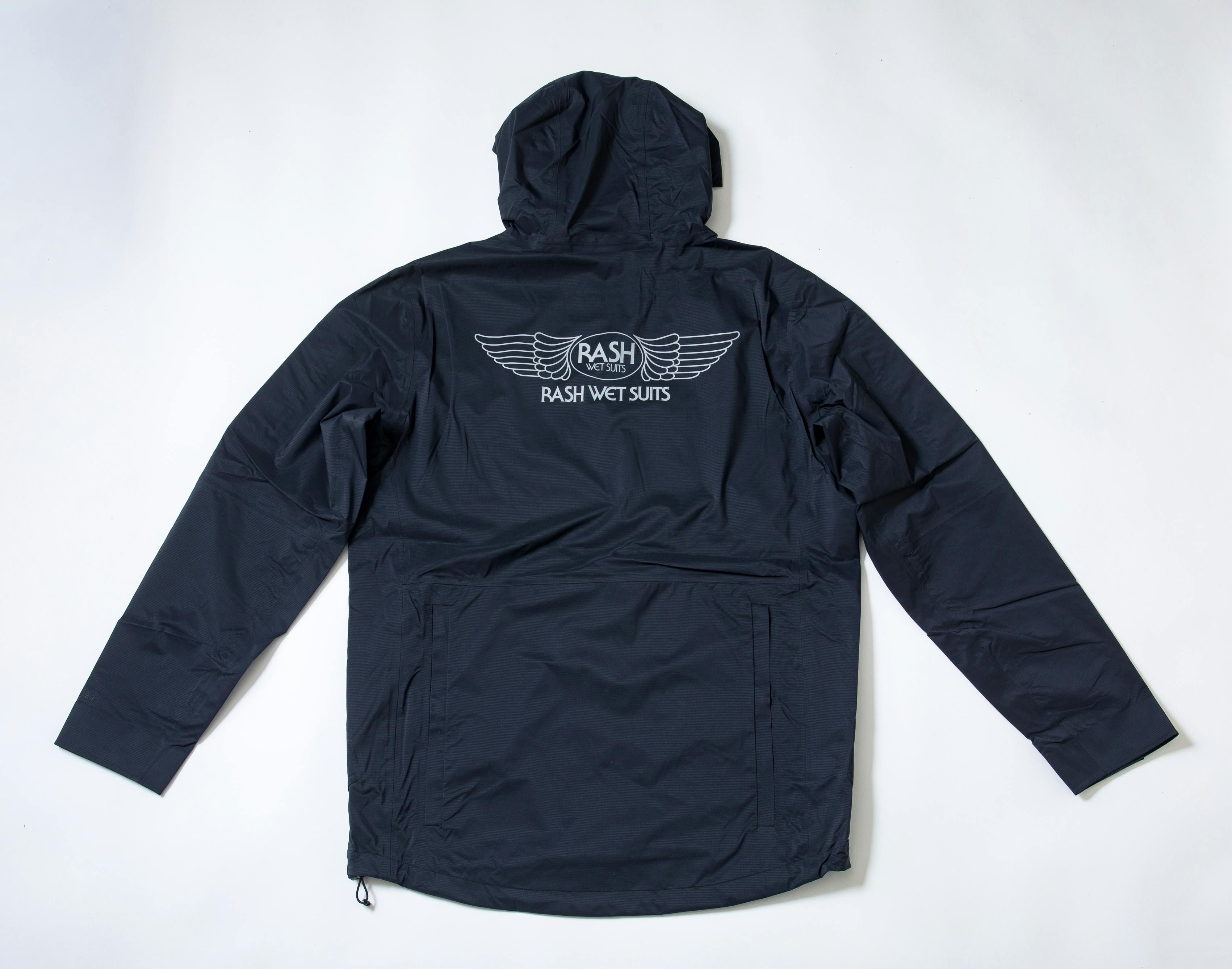 RASH WETSUITS発。高耐水圧素材×8ポケットの全天候型ジャケット
