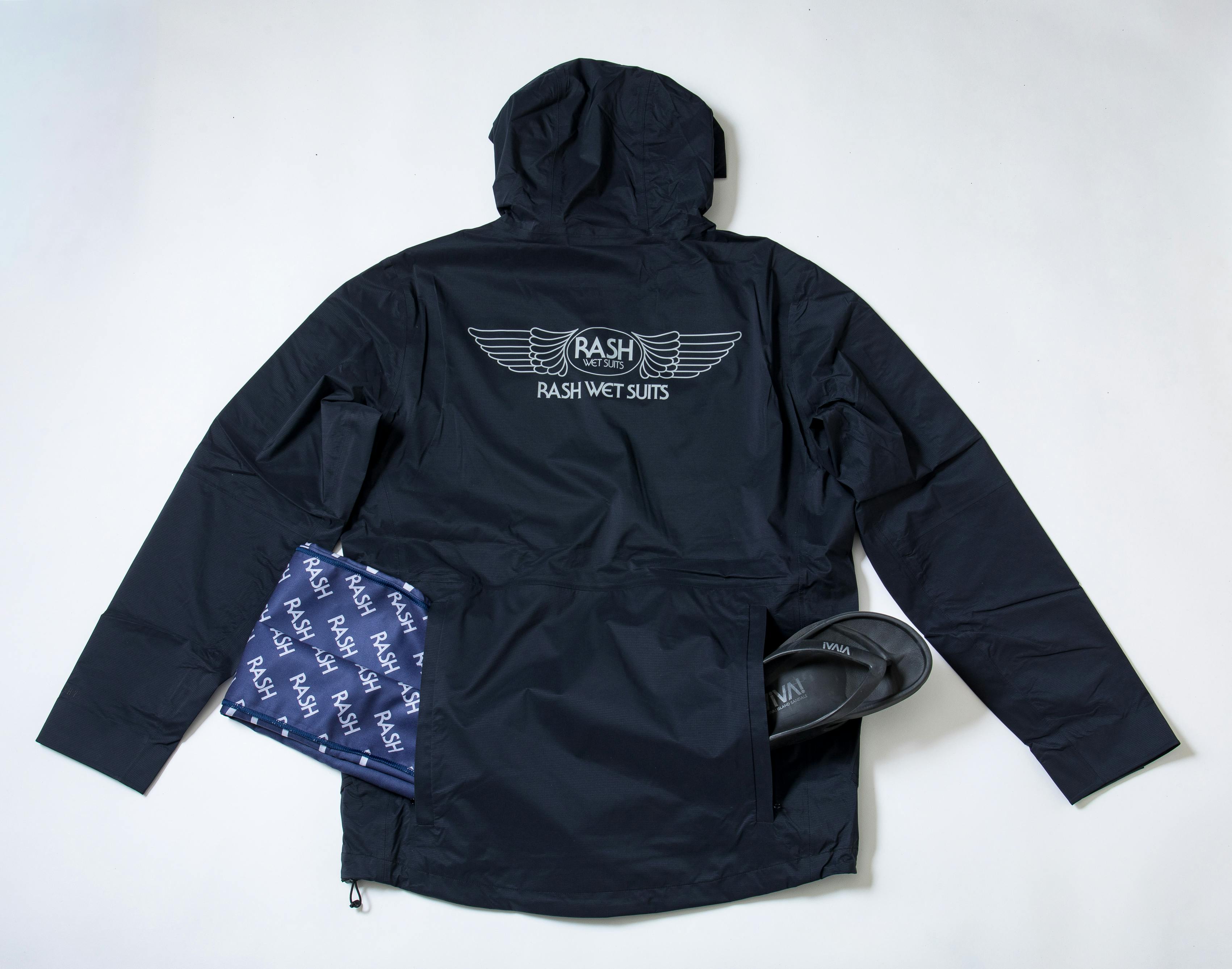 RASH WETSUITS発。高耐水圧素材×8ポケットの全天候型ジャケット