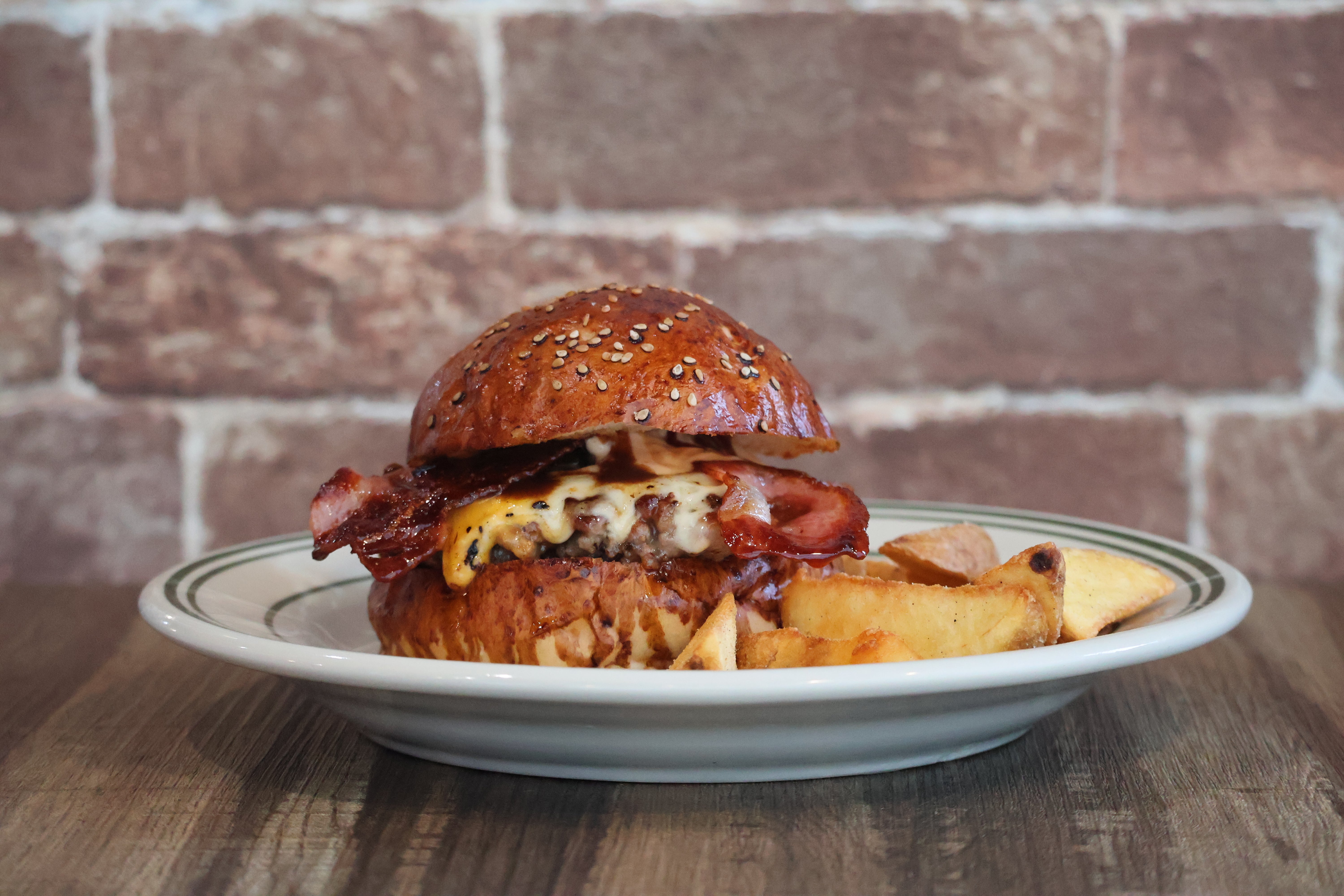 ハンバーガー 最高に怠ける」ハンバーガー店 LAZY BURGER WORKS をOPEN！ - CAMPFIRE