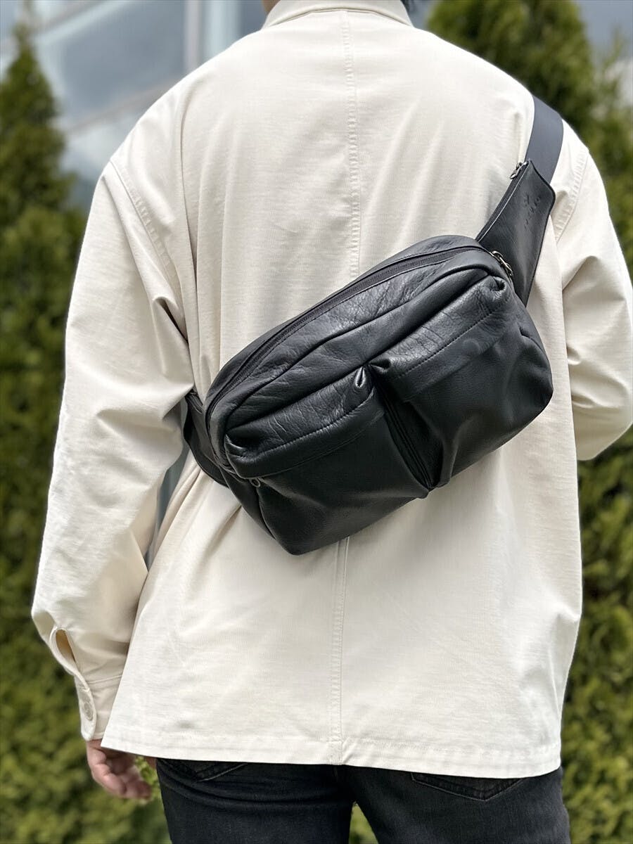 街も旅もこれ一つ！北海道天然エゾ鹿革『大容量×防犯マルチボディ