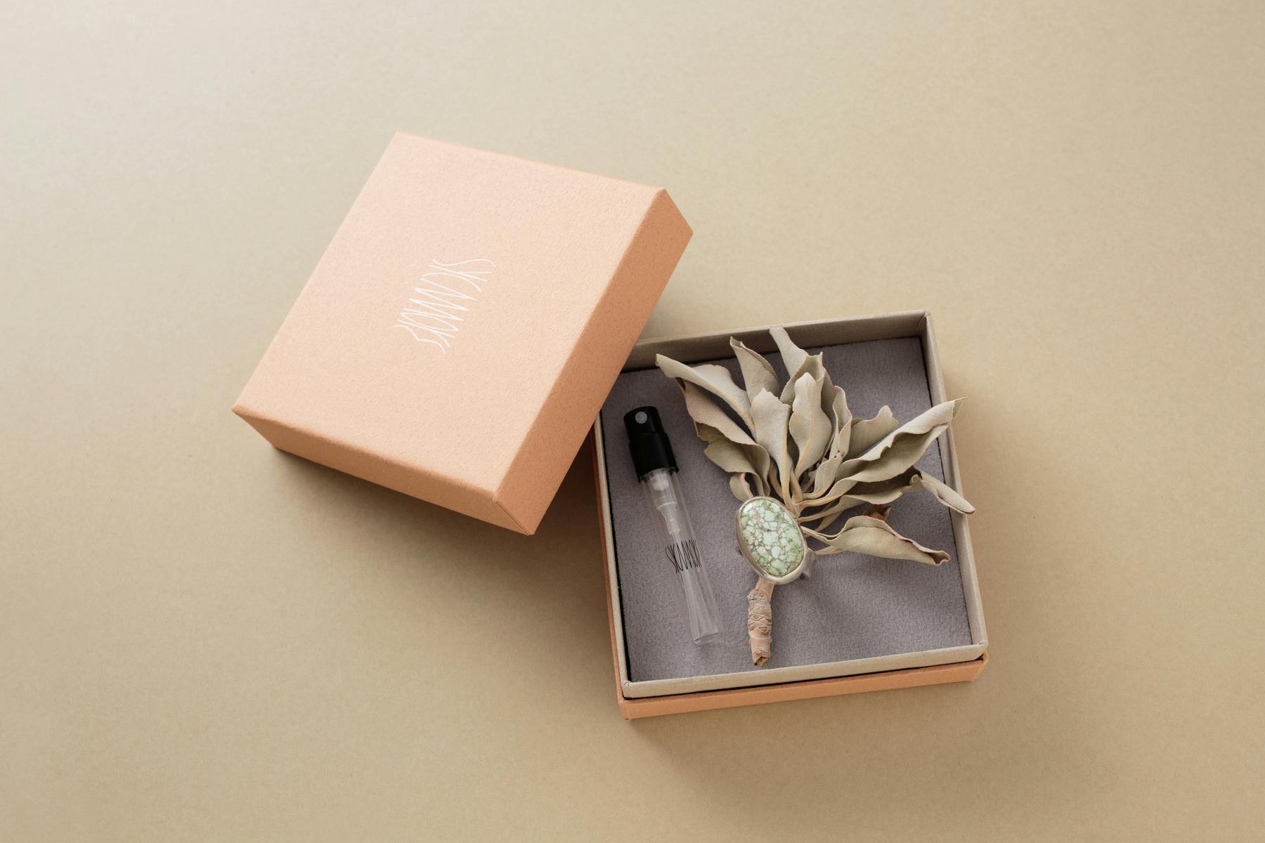 ▲ご購入頂きました全てのBOXにホワイトセイジを添えてお届けしています。