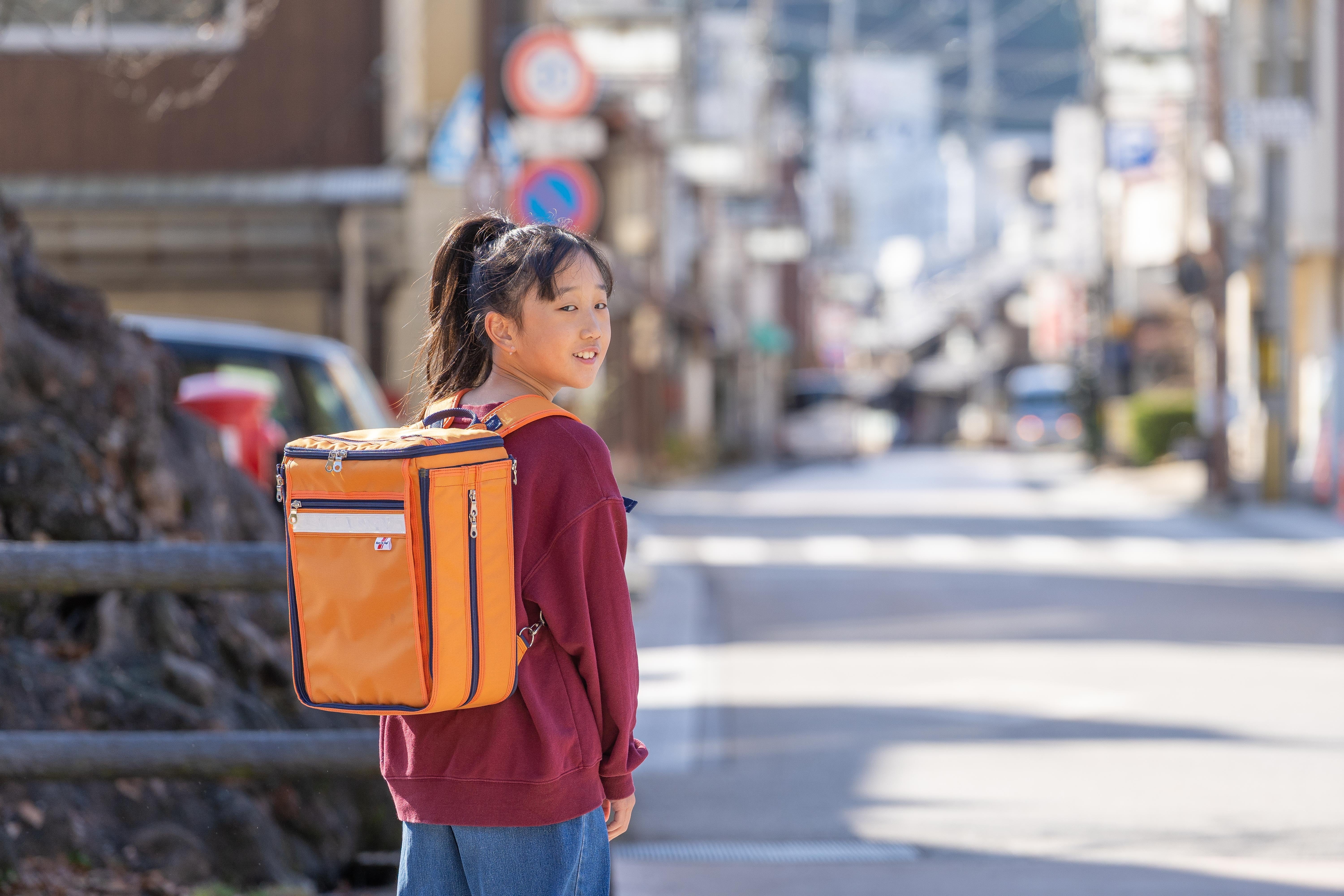 通学・通勤リュックが、1分で救命胴衣に。水害から命を守る「LIFE BOX