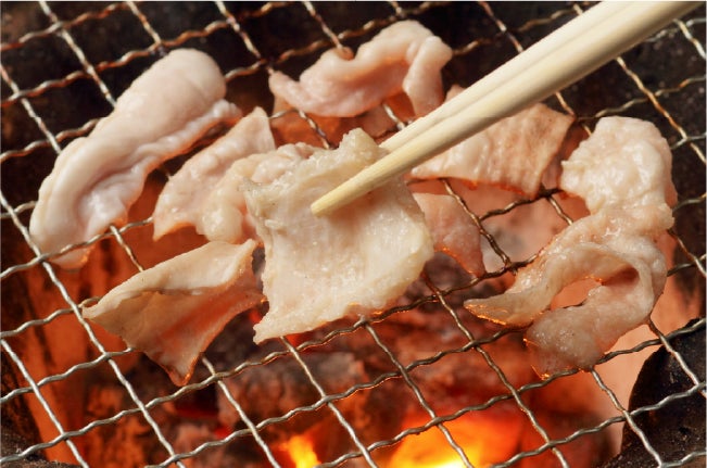 炭火で焼くおばあちゃんのホルモン