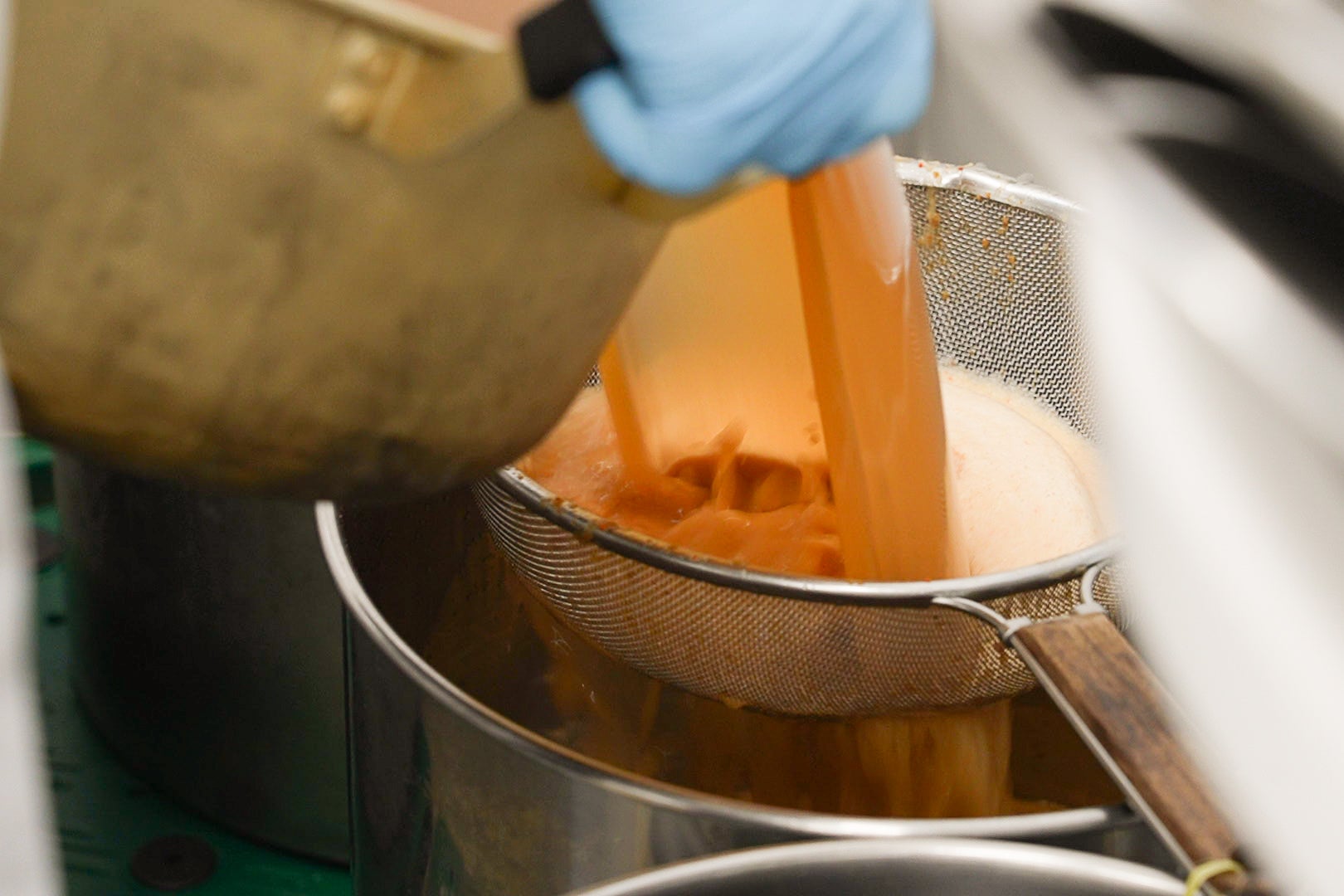 たれをこす様子