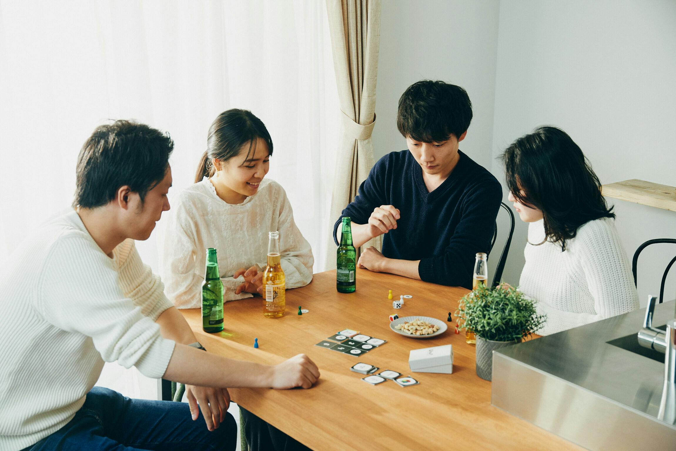 初めまして をゲームに 10分で打ち解けるコミュニティボードゲーム Who Campfire キャンプファイヤー 初めまして をゲームに 10分で打ち解けるコミュニティボードゲーム Who Campfire キャンプファイヤー