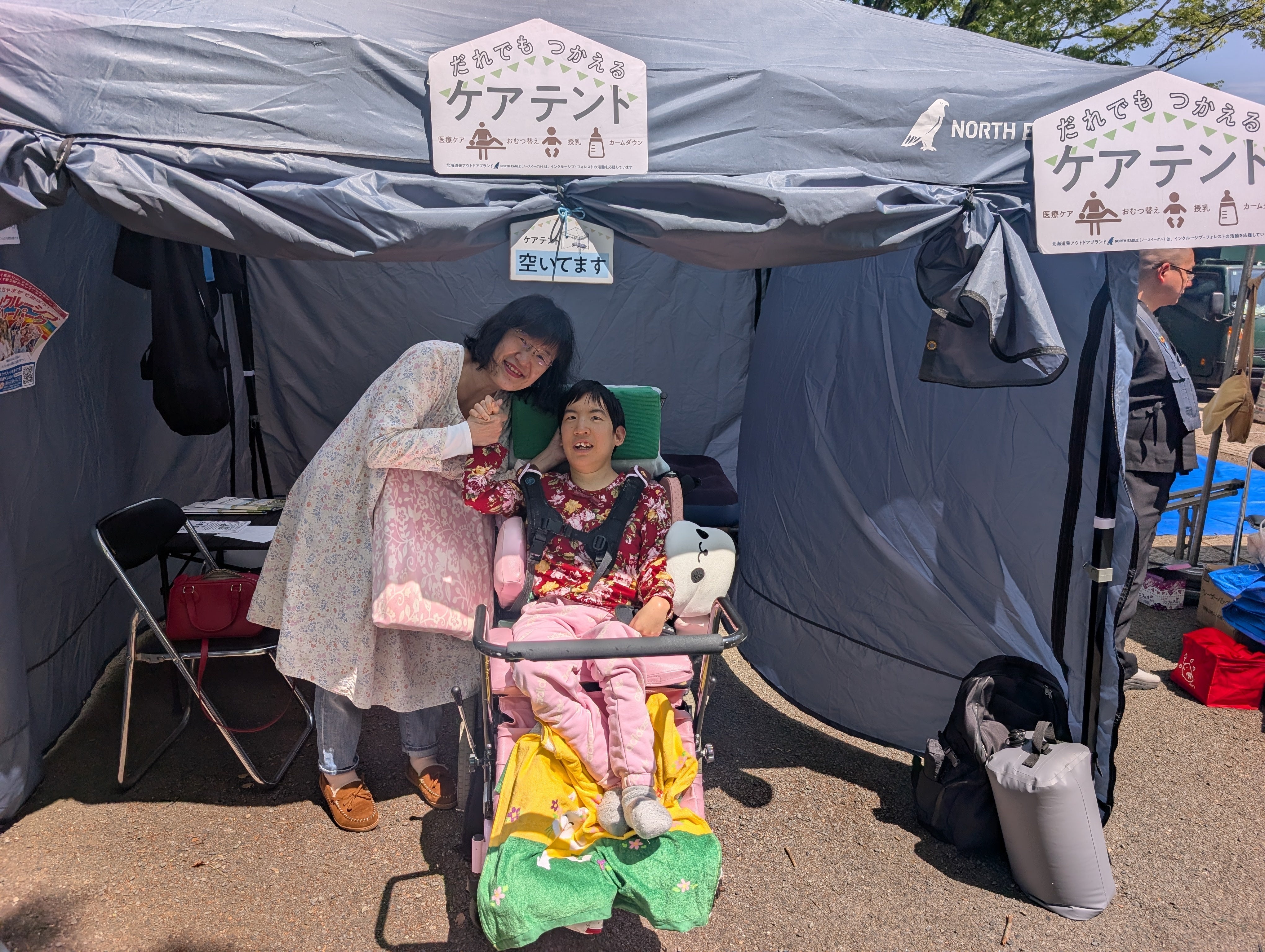 あゆみさんとお母さん・ケアテント前