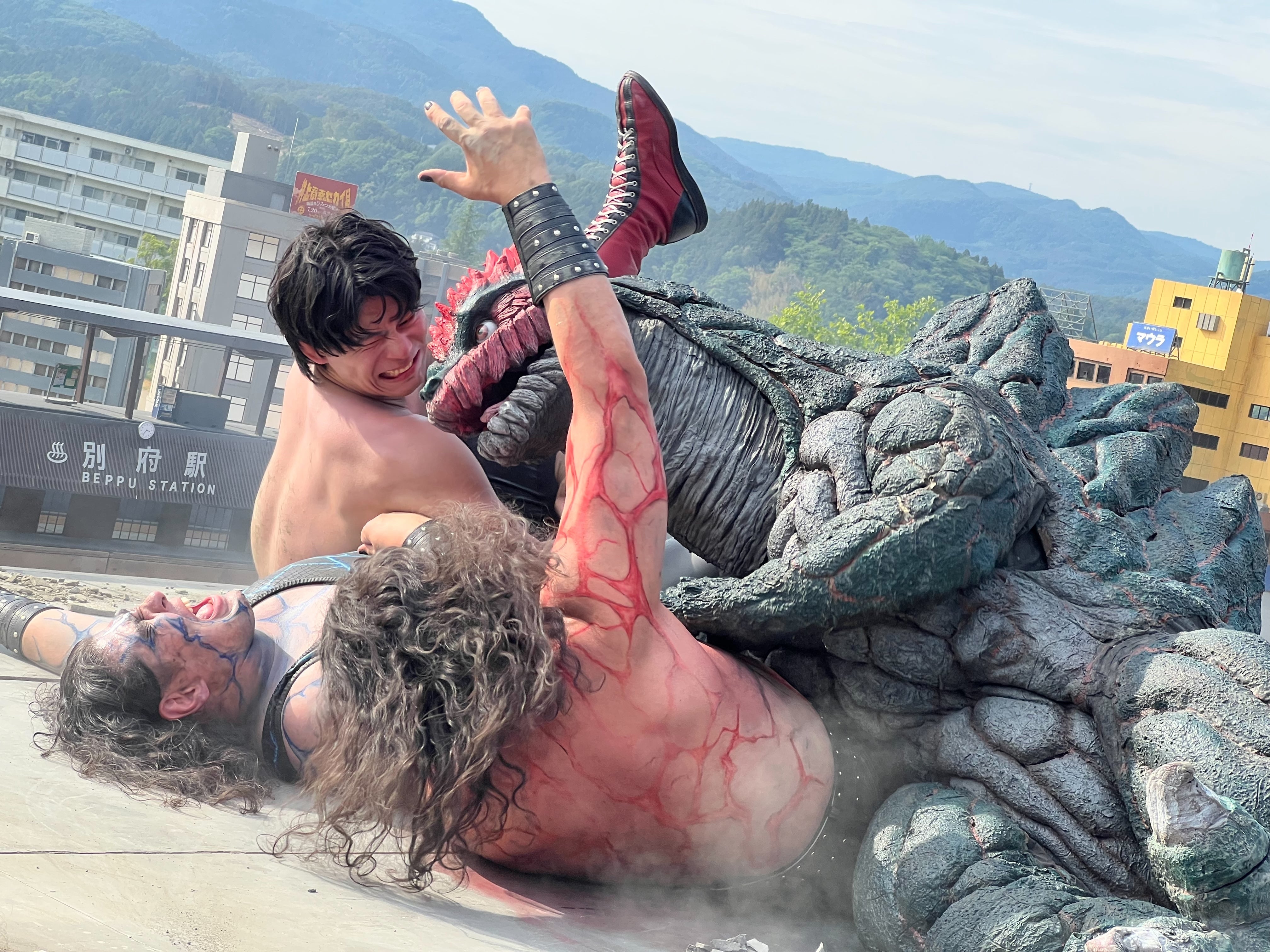 誰もみたことがない怪獣映画を全日本プロレスさんと一緒に作りたい