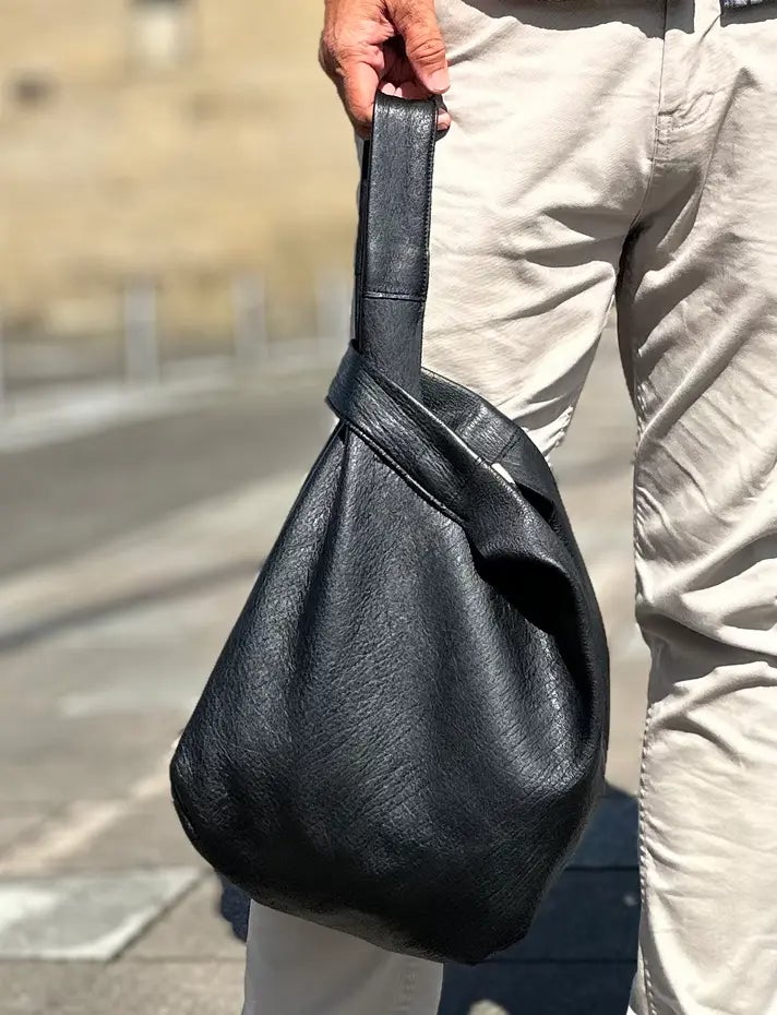 手持ちができるミディトート