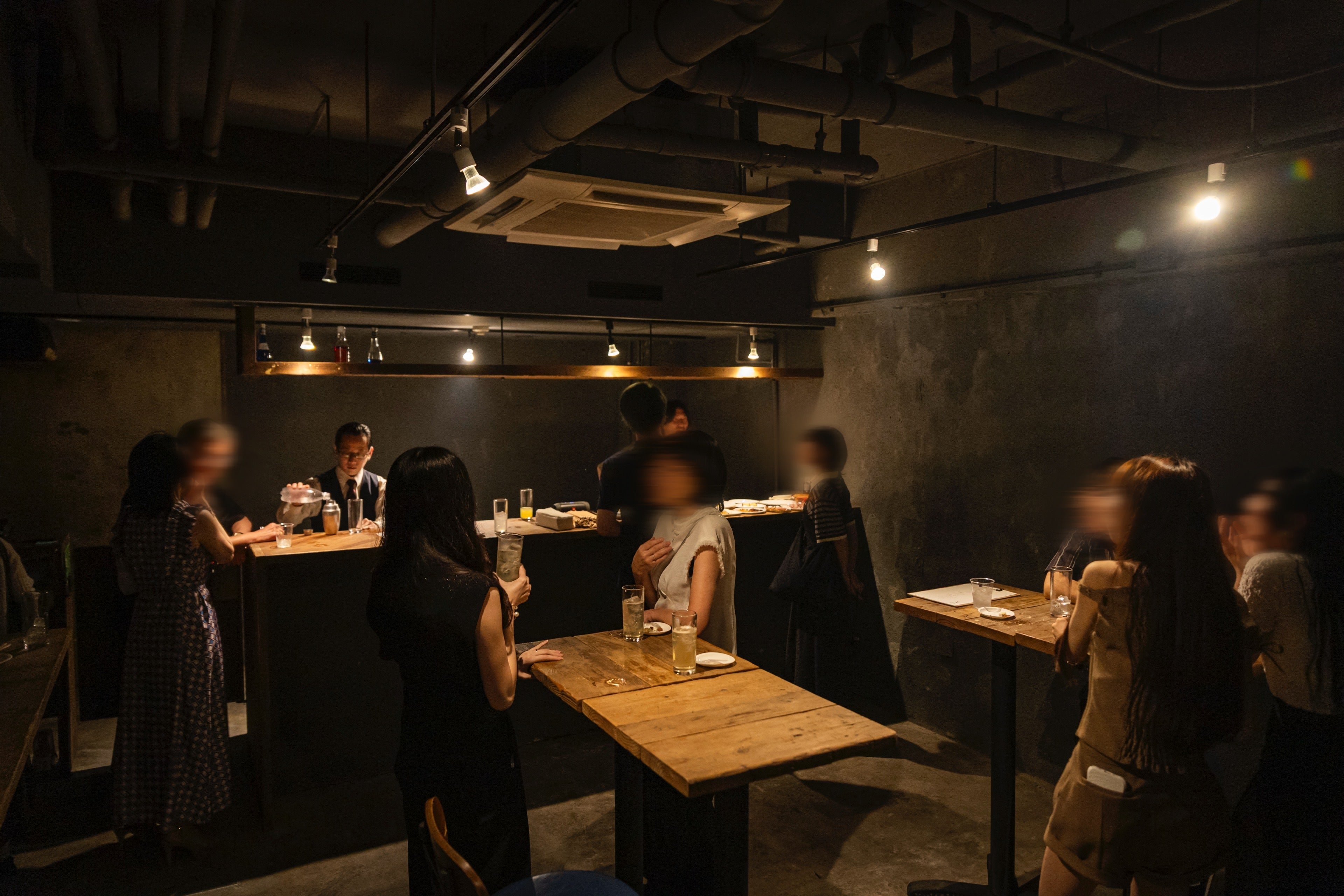 内装工事前の店舗で行われた、関係者限定のプレイベントの様子