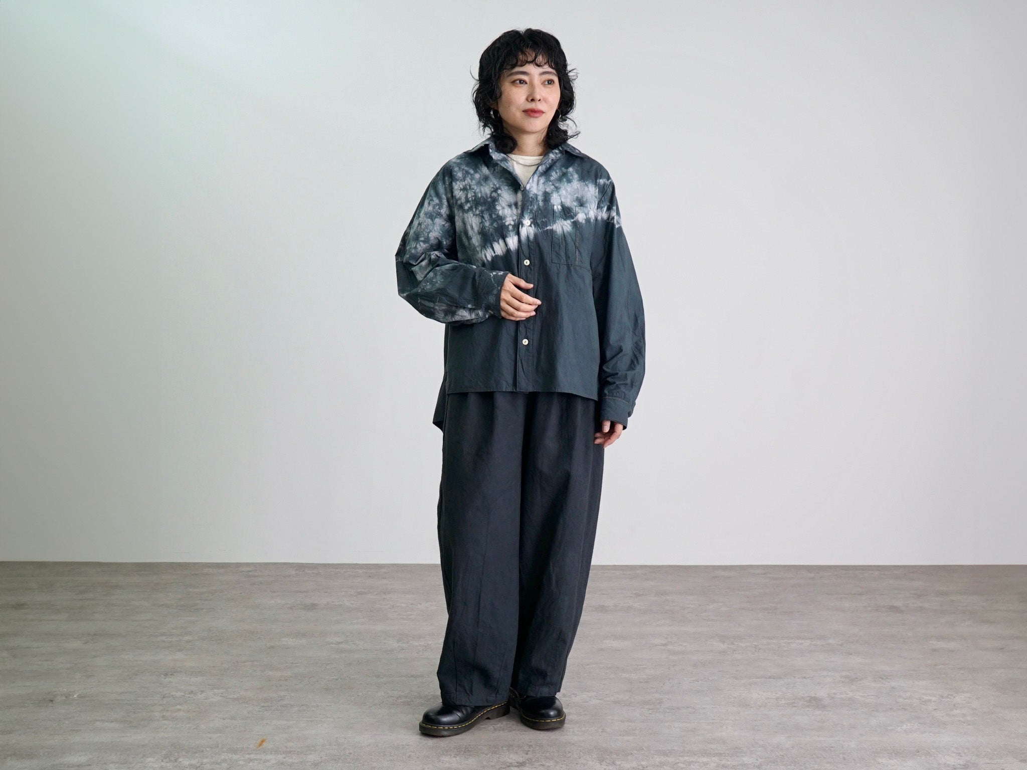 三河帯芯とUZUiROの染めを掛け合わせたまだらシャツ