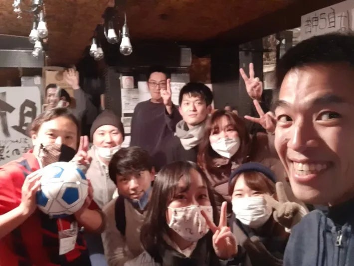 過去のおしゃべりバーの店内で撮影した集合写真