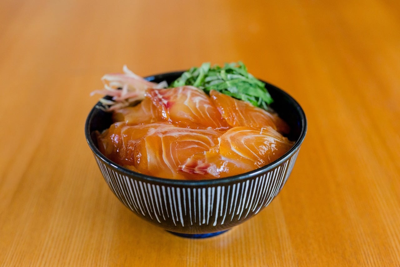 鯛の漬け丼の盛り付け例