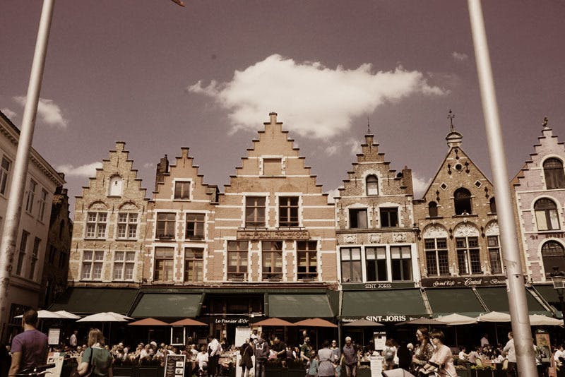 チョコレートアーティストuco 高さ2m チョコレートでできた家を建てたい Campfire キャンプファイヤー