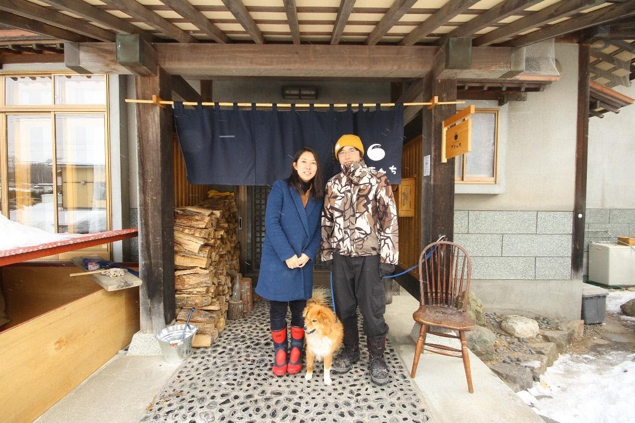 屋内, 天井, 建物, 立つ が含まれている画像
自動的に生成された説明
