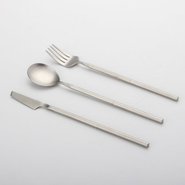 世界で一番小さい、一生モノのカードサイズ食器セット【Outlery 