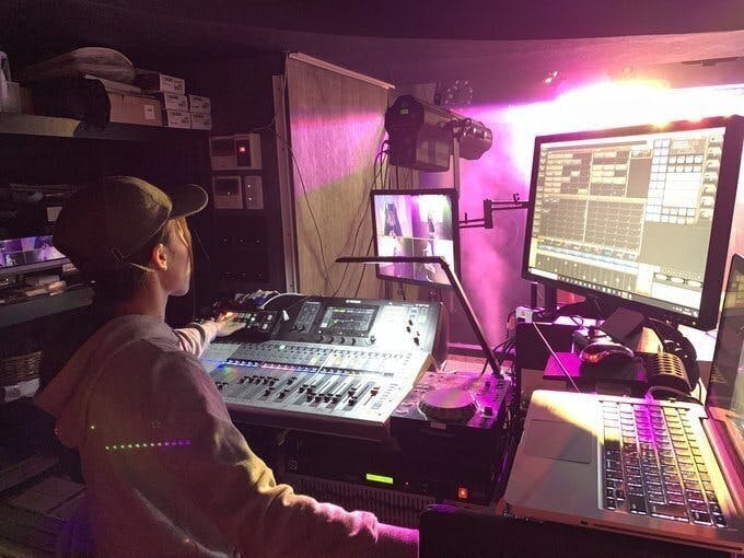 Galaxyが立ち上がる ライブ配信を全ての方に無料提供 日本を音楽で元気に Campfire キャンプファイヤー Galaxyが立ち上がる ライブ配信を全ての方に無料提供 日本を音楽で元気に Campfire キャンプファイヤー