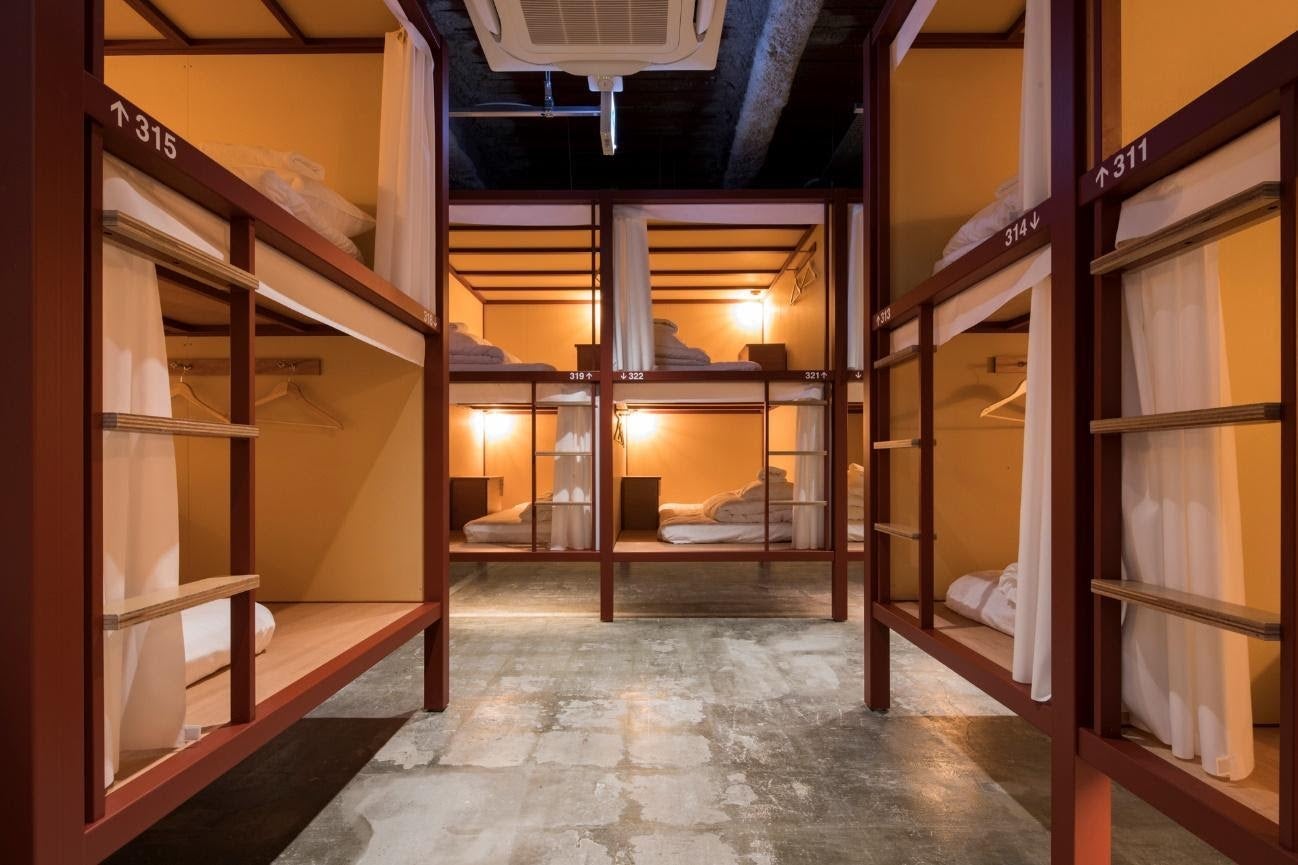 建物, 屋内, 部屋, 窓 が含まれている画像 自動的に生成された説明