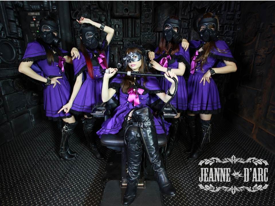 コロナに屈しない 我がジャンヌダルク鉄壁のブロワ城を守りたい Campfire キャンプファイヤー