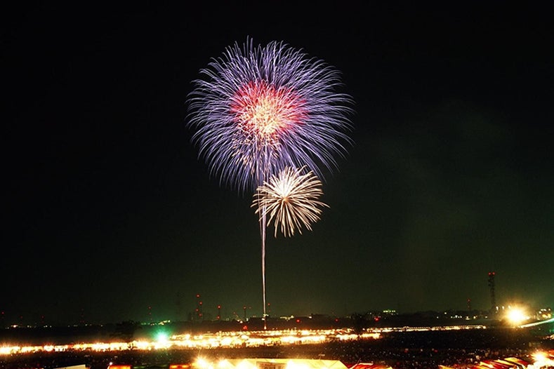 七夕に人と人が天の川で楽しく出会う 人と人が集うお祭り Campfire キャンプファイヤー